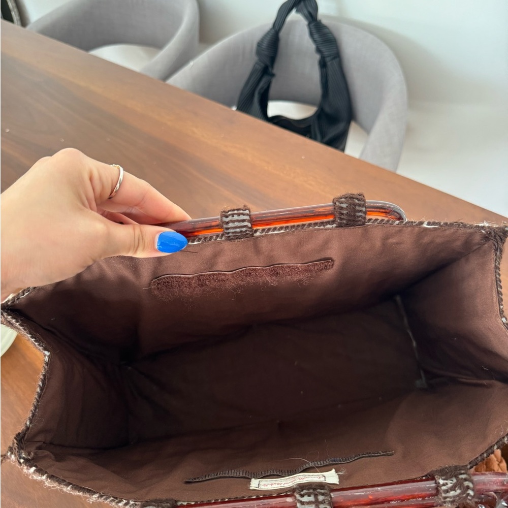 Elegant Brown and Cream Handbag - Picture 5 of 5